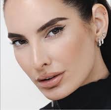 Frances Halstead's Instagram, Twitter & Facebook