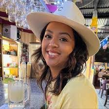 Mayra Olvera's Instagram, Twitter & Facebook