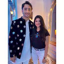 In a picture posted on sheikh's instagram account, the actor and his producer wife ruchikaa kapoor stand beside each other while they pose for a photo with their family. Pin Auf Shaheer Sheikh