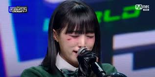 元IZ*ONE: Choi Yena wins her first award for "Smiley", Kim Minju tests  positive for COVID-19,