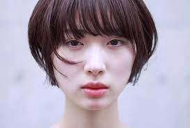 すっきり前髪 で差をつけて 大人に似合う ぱっつんショート ヘアカタログ キナリノ 前髪 ベリーショート 前髪 前髪 ぱっつん ショート