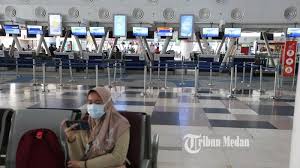 Petugas bandara yang saat itu bertugas langsung membawa nabila ke rumah sakit terdekat di rs patar asih deli serdang. Berita Foto Dampak Penyebaran Virus Corona Bandara Internasional Kualanamu Sepi Penumpang Tribun Medan