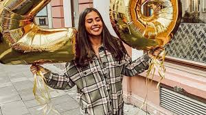 Neben dem ehering bekamen beide auch einen neuen nachnamen verpasst. Sarah Lombardi So Romantisch Gratuliert Ihr Freund Julian Zum Geburtstag Gala De