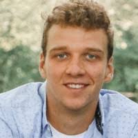 Emma Fecko's Instagram, Twitter & Facebook