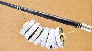 Schlagen sie die nägel in einer reihe spiralförmig in das rohr: Kinder Musikinstrumente Aus Abfall Selber Machen