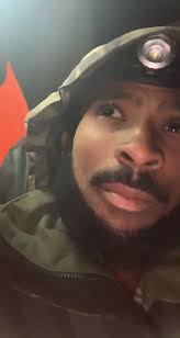 What are some tips for shore or pier fishing in the Destin area?