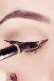 Fill in the space between two lines with eyeliner and extend the liner onto your upper lash line like you normally do. Liquid Eyeliner Tips Scotch Tape Tips To Perfect Your Liquid Eyeliner