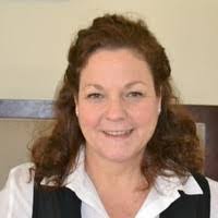 Beth Packard's Instagram, Twitter & Facebook