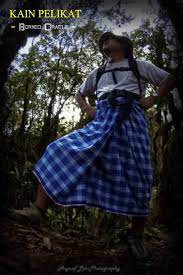 Kain pelikat has been widely used by many people and has been recognized by the community since the days of the melaka sultanate. Borneo Oracle Kain Pelikat When The British Colonized Facebook