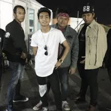 Kumpulan ini ditubuhkan pada tahun 2007 dan dianggotai oleh achoi, akram, amir dan falique. Kenali Kumpulan Floor 88 Pelantun Lagu Zalikha Encikshino Com