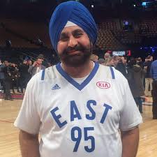 The official source for the raptor's superfan, nav bhatia nav has attended every game since '95 & is officially raptors south asian. Toronto Raptors Superfan Nav Bhatia Accepts Then Turns Down Global Indian Award Indo Canadian Voice