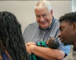 Iniciativa da Igreja reduz mortalidade infantil em comunidades dos E.U.A.