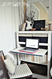 You can attach this easy diy desk to the wall corner, so it doesn't take up much floor space sitting too far into the room. 15 Diy Desk Plans For Your Home Office How To Make An Easy Desk