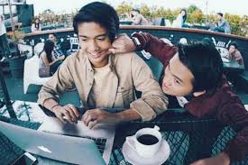 Iqbaal ramadhan merupakan penyanyi dan aktor berkebangsaan indonesia. 5 Bukti Kerinduan Aldy Eks Cjr Kepada Iqbaal Ramadhan Bromance