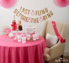 En una despedida bíblica, los novios y sus seres queridos celebran con objetos muy simbólicos para su fe su próxima vida en matrimonio. 1001 Ideas De Despedida De Soltera Original E Inovidable