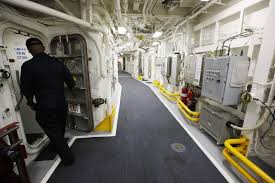 Photos Of The Day Us Navy Gives Look Inside Futuristic 4 4b Zumwalt Destroyer Uss Zumwalt Navy Ships Warship