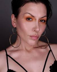 Ništa posebno, samo se sjajim ko pasja kesa 😆😏. #summerglow #glowymakeup  #glowyskin #summermakeup #glowyskin #kryolanmakeup #photography  #photooftheday #photoshoot