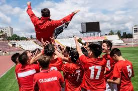 This article is about the sports club. Fotbal Cs Dinamo BucureÈ™ti ReacÈ›ioneazÄƒ La Articolul Publicat De Sport Ro 007sport