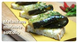 La preparazione è veloce ma, per ottenere delle. Melanzane Marinate Sott Olio In 5 Minuti Youtube