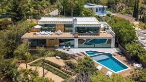 — lewis hamilton (@lewishamilton) december 26, 2017 but some people aren't convinced by the sincerity of his words based on the tweets that hamilton has liked. Formula 1 Grand Prix Stars Daniel Ricciardo Lewis Hamilton Sebastian Vettel And Kimi Raikkonen Living In Lap Of Luxury Realestate Com Au