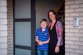 Jürgen conings, de voortvluchtige militair die intussen al vier dagen gezocht wordt, werd maandagavond aan de woning van. Politie Verrast Gezin Marc Van Ranst Met Eerbetoon Amaai Gazet Van Antwerpen Mobile