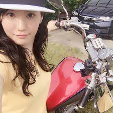 いいね 347件 コメント18件 安達由萌さん 04yuho03 のinstagramアカウント 掛川のおばあちゃんっち来たけどまさかの留守でした ᐛ 勝手に洗車だけして帰りまーす バイク女子 女性ライダー バイク好きな人と繋がりたい lady biker bike motorcycle