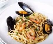 Nettoyer Et Preparer Les Fruits De Mer Reserver Fondre Le Beurre Et L Huile D Olive Lorsque Le Be White Wine Pasta Sauce Mussels Recipe Pasta Mussels Recipe