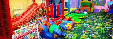 Ceban spune că scuarul conține mai multe elemente inovative, o bibliotecă în aer liber, mese. Acasa Loc De Joaca Pentru Copii