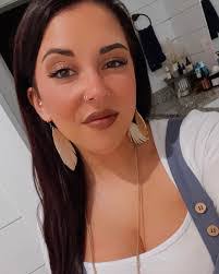 Amanda Vaught's Instagram, Twitter & Facebook