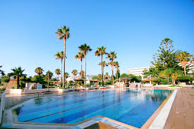 Ben, liza en lenthe op vakantie in kos. Hotel Atlantis Beach In Kos Griekenland Zonvakantie Sunweb