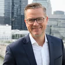 Wenn es letztens und demnächst etwas ruhiger um mich war und wird, dann  weil Ich einen neuen Human-in-the-Loop habe. 👐 Fertig. Kein weirdes  Framing, keine Story, keine Weisheiten. Einfach ein…