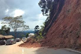 Memang best ambil gambar berlatar belakang pokok lavender warna ungu. Tanah Runtuh Kecil Di Cameron Highlands Sepanjang Jalan Tapah Akibatkan Kesesakan Country Roads Road Country