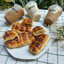 Baik musim hujan ataupun musim kemarau roti bakar tetap favorit bagi konsumen. Mencicipi Roti Panggang Penyet Khas Bangka Teksturnya Padat Berisi Kumparan Com