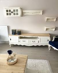 Bu Salonun Degisen Renkleri Ortama Oturakli Bir Hava Kazandiriyor Ev Gezmesi Oturma Odasi Takimlari Oturma Odasi Fikirleri Oturma Odasi Dekorasyonu