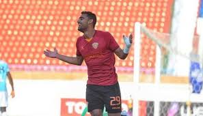 قبل انطلاق المسابقة، قرر الاتحاد المصري لكرة القدم وجود فريق من الصعيد في الدوري الممتاز، لذا لعب نادي أسوان (أحد الهابطين من الدوري الممتاز) أمام نادي سوهاج (متصدر. Ù‡Ø¯Ø§Ù Ø§Ù„Ø¯ÙˆØ±ÙŠ Ø§Ù„Ù…ØµØ±ÙŠ Ø§Ù„Ù…Ù…ØªØ§Ø² Ø«Ù„Ø§Ø«ÙŠ Ø§Ù„Ø£Ù‡Ù„ÙŠ ÙŠØªØ­Ø¯Ù‰ Ø³Ø¯Ø§Ø³ÙŠ Ø§Ù„Ø²Ù…Ø§Ù„Ùƒ