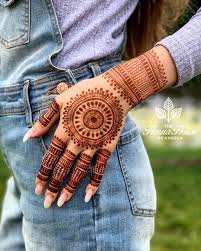 Minimalistic Mandala Mehendi Designs For Intimate Weddings In 2020 Circle Mehndi Designs Mehndi Designs Mehndi Designs For Hands