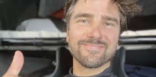 Racing alone, without stopping through the remote southern ocean over 75+ days he will start and finish in les sables d'olonne, france. Vendee Globe Boris Herrmann Auf Rang Drei Chance Sich Von Verfolgern Abzusetzen Segelreporter