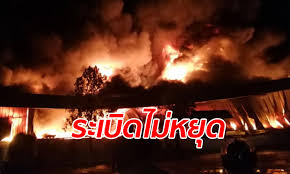 คุมเพลิงได้แล้ว ไฟไหม้โรงงานพลาสติก สุขาภิบาล 5 ทำให้ชาวบ้านหนีตายจ้าละหวั่น ล่าสุดเหลือเพียงกลุ่มควัน. à¸‚ à¸²à¸§à¹„à¸Ÿà¹„à¸«à¸¡ à¹‚à¸£à¸‡à¸‡à¸²à¸™ à¸§ à¸™à¸™ à¸¥ à¸²à¸ª à¸” à¸­ à¸žà¹€à¸”à¸—à¸‚ à¸²à¸§à¹„à¸Ÿà¹„à¸«à¸¡ à¹‚à¸£à¸‡à¸‡à¸²à¸™ à¸¥ à¸²à¸ª à¸”