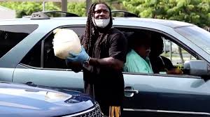 Marshawn lynch retired from the nfl once already, only to return and play the past two seasons for his hometown oakland raiders. Marshawn Lynch Donates 200 Turkeys To Hawaii Residents Sports Illustrated