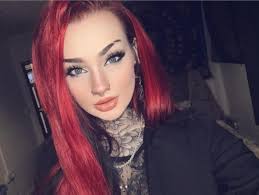 Me siento como un huevo glamuroso, cinco cabezas fuera pero al menos mi  pelo se ve bien 💅