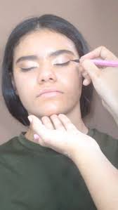 Ella es @ginevra.latini y vino a maquillarse conmigo para su graduación. Es  una chica que le gustan los colores neutrales y el maquillaje poco cargado,  para estas fotos y para que se sintiera bella y ...