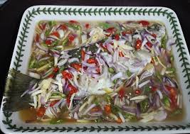 Letakkan ikan di dalam pinggan yang dilengser dengan sedikit minyak dan air. Resipi Ikan Siakap Kukus Ala Thai Spicy Aumm Oleh Chikni Hussin Cookpad
