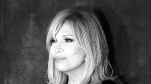 È una commedia che si ispira ai fumetti e i film dei supereroi e ai film di spionaggio degli anni. What Superhero Would The Incredibles Ii Star Amanda Lear Be Vogue Paris