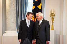 Die meisten aufgaben im inland übernimmt der innenminister. Www Bundespraesident De Der Bundesprasident Amt Und Aufgaben