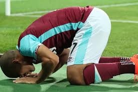 Feghouli ile ilgili bugünkü son dk haberler ile geçmişten bugüne fotoğraf, video ve tüm haber arşivi için tıklayın. Carvalho Datang Sofiane Feghouli Tinggalkan West Ham Bola Bisnis Com