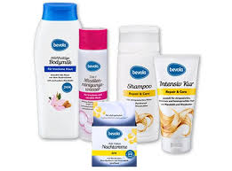 Bis 25 04 2018 Pflege Set Bestehend Aus Nachtcreme Bodylotion Mizellen Reinigungswasser Shampoo Und Nahrender Intensiv Nachtcreme Reinigungswasser Shampoo