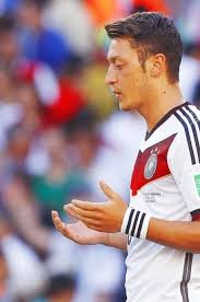 أخبار الكرة العالمية On Twitter صورة جميلة لــ مسعود اوزيل يدعي ربه في نهائي كاس العالم Worldcup Worldcup14 Worldcup2014 Germany Ger Ozil Http T Co Oawdks8dva