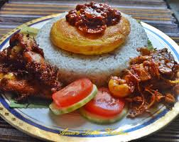 Cara membuat nasi lemak berdasarkan resepi nasi lemak terbaik dan cara memasak nasi lemak sehingga siap untuk dimakan. Amie S Little Kitchen Nasi Lemak Aneka Pilihan