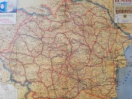Puteti vedea rute auto, distante rutiere in km si timpul in care puteti parcurge traseul. Harta Uriasa Romania Mare 1935 Turistica Administrativa 80x100 Cm Caserata Okazii Ro