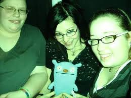 Amanda Coutu's Instagram, Twitter & Facebook